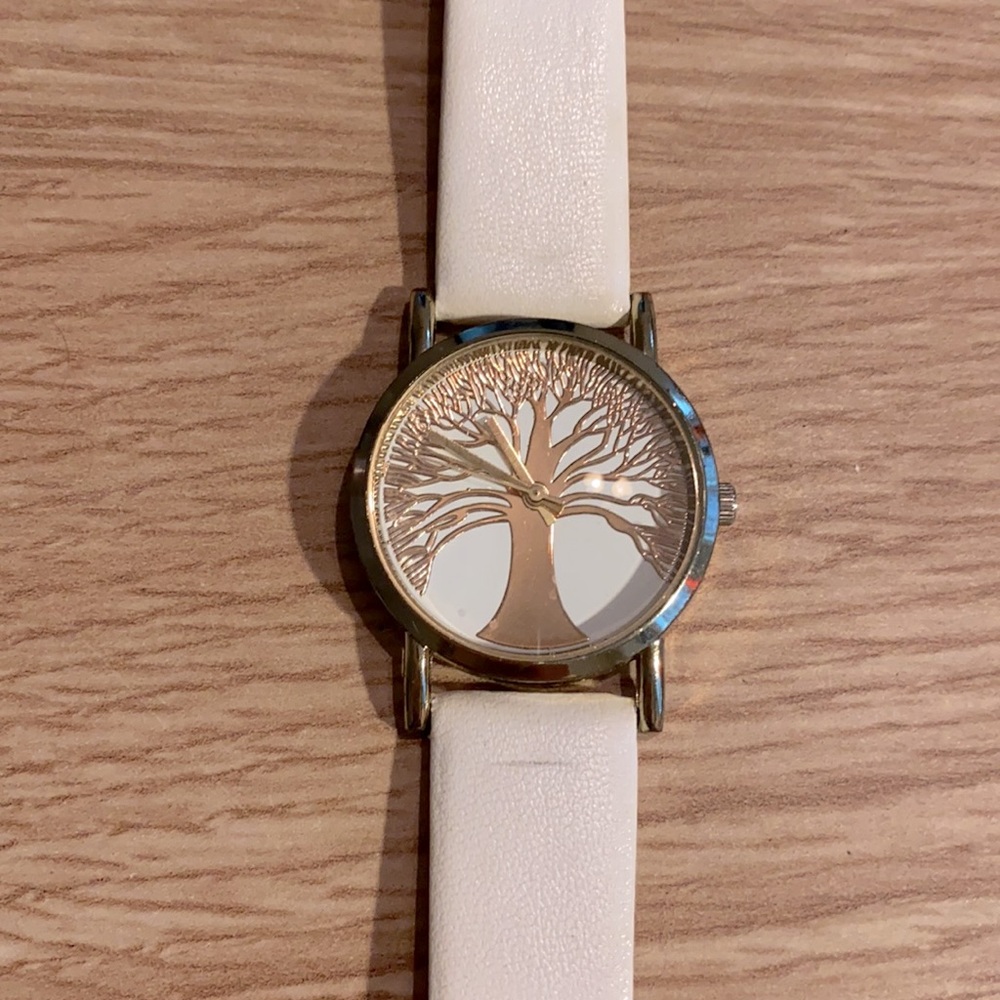 Watch - Picture 2 of 3